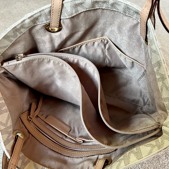 Michael Kors Jet Set Tote - Gently Used - Picture 6 of 9